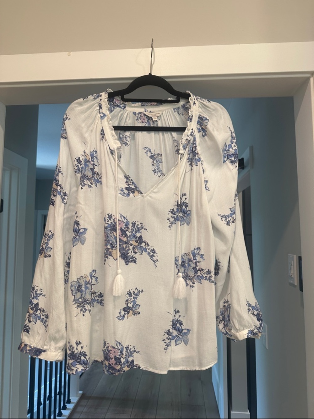 Lucky Brand White Floral Tie-Peasant Blouse with Blue Print